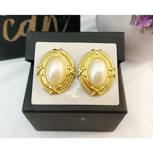 VINTAGE Fashion Costume Jewelry Pearl Gold Stud Earrings - Picture 2 of 4